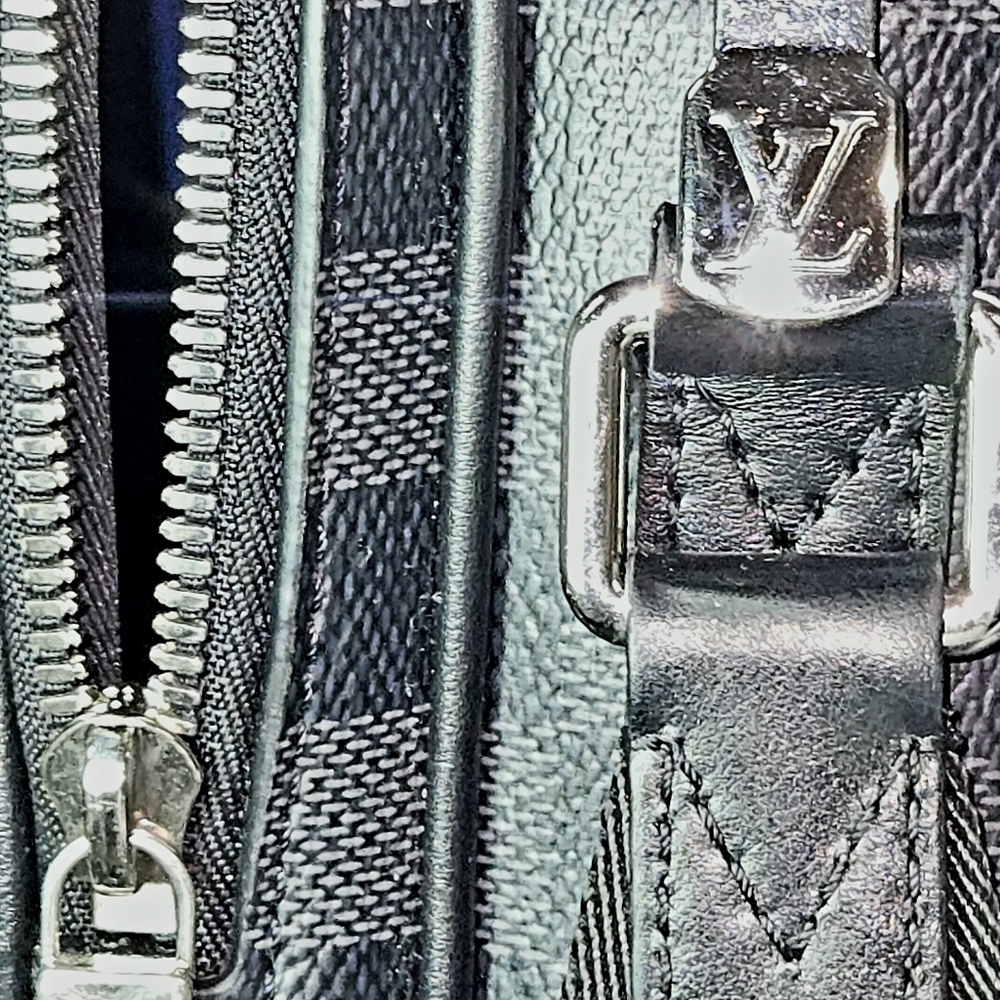 Louis Vuitton Damier Graphite Trocadero Messenger Bag - Picture 3 of 16